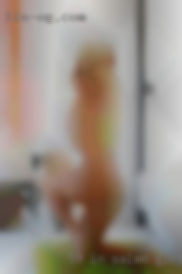 5'9 in Salem, girthy, sensual wives horny kisser.